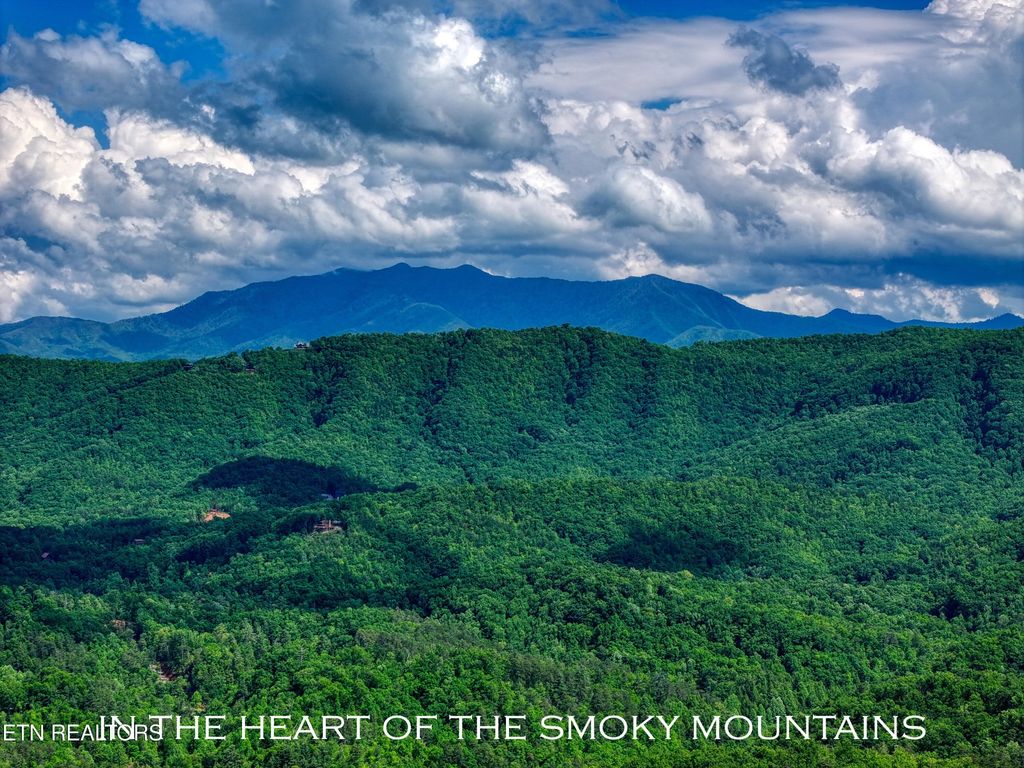 13 Mountain Dreams Way, Sevierville, TN 37876