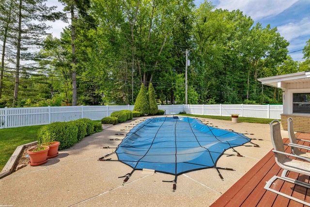 23548 Kim Drive, Clinton Township, MI 48035