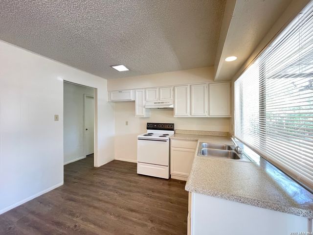 7454 LANCEWOOD DR, San Antonio, TX 78227