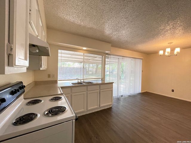 7454 LANCEWOOD DR, San Antonio, TX 78227