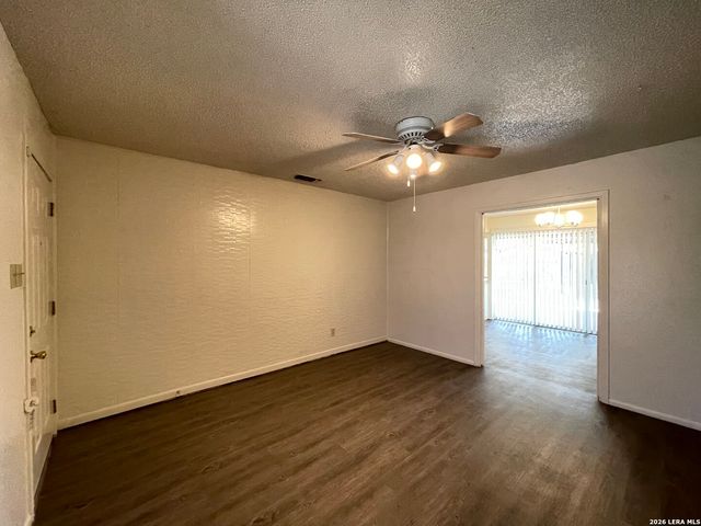 7454 LANCEWOOD DR, San Antonio, TX 78227