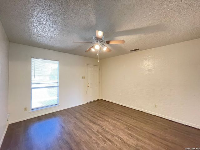 7454 LANCEWOOD DR, San Antonio, TX 78227