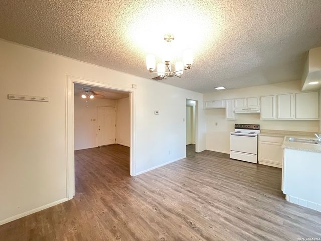 7454 LANCEWOOD DR, San Antonio, TX 78227