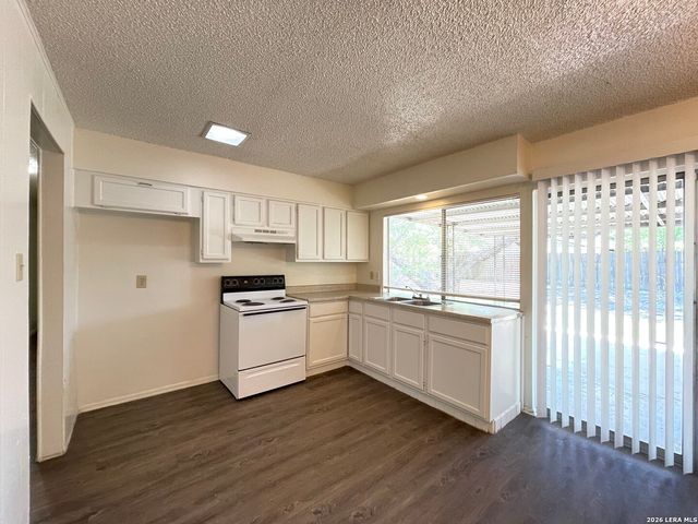 7454 LANCEWOOD DR, San Antonio, TX 78227