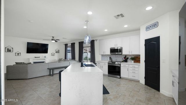 6818 W ST CATHERINE Avenue, Laveen, AZ 85339