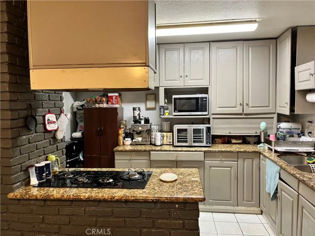 9606 Lev Avenue, Arleta, CA 91331