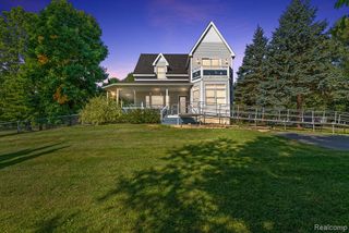 1476 County Farm Road, Howell, MI 48843