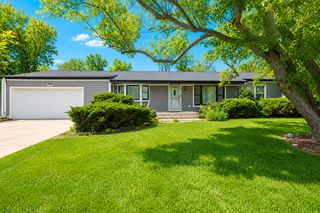 1635 Dun Lo Drive, Arlington Heights, IL 60004