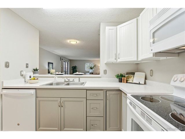 2880 S Locust St 200S, Denver, CO 80222