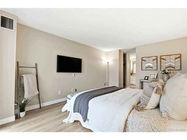 2880 S Locust St 200S, Denver, CO 80222