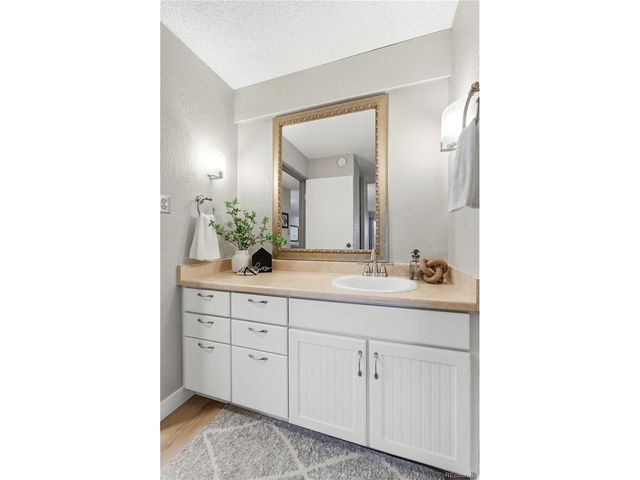 2880 S Locust St 200S, Denver, CO 80222