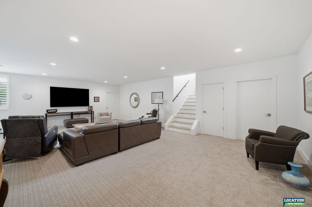 8556 Birkett Drive, Lincoln, NE 68526
