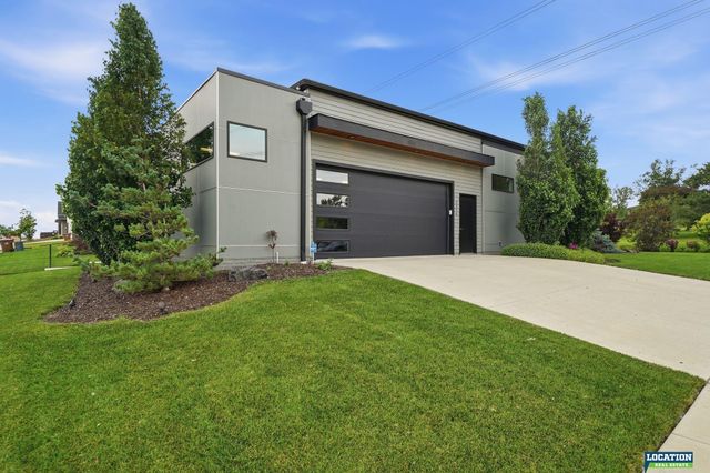 8556 Birkett Drive, Lincoln, NE 68526