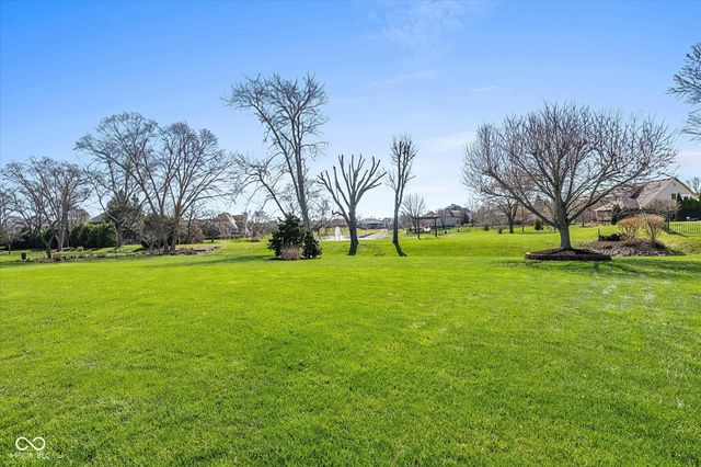 3973 Brockton Manor S Drive, Greenwood, IN 46143