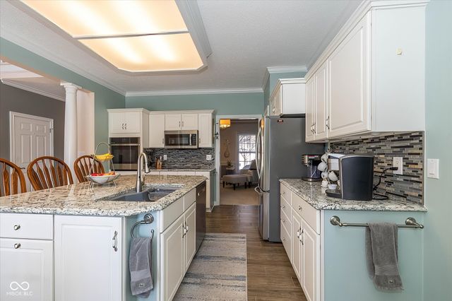 3973 Brockton Manor S Drive, Greenwood, IN 46143