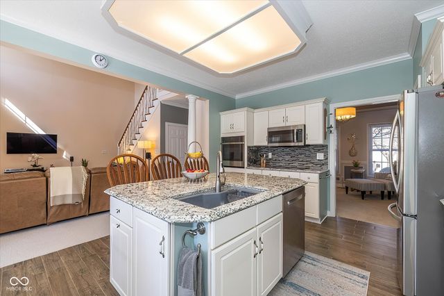 3973 Brockton Manor S Drive, Greenwood, IN 46143