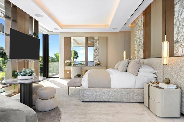 790 Lake Rd, Miami, FL 33137