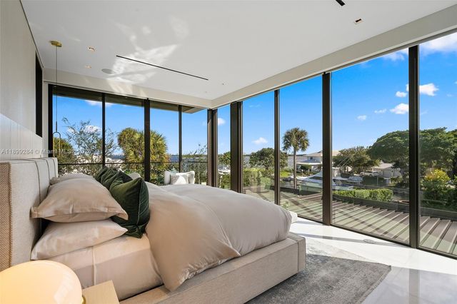 790 Lake Rd, Miami, FL 33137