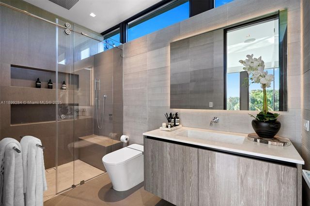 790 Lake Rd, Miami, FL 33137