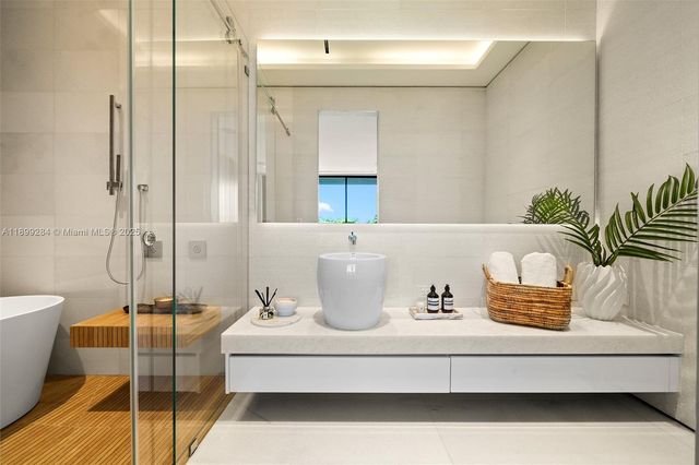 790 Lake Rd, Miami, FL 33137