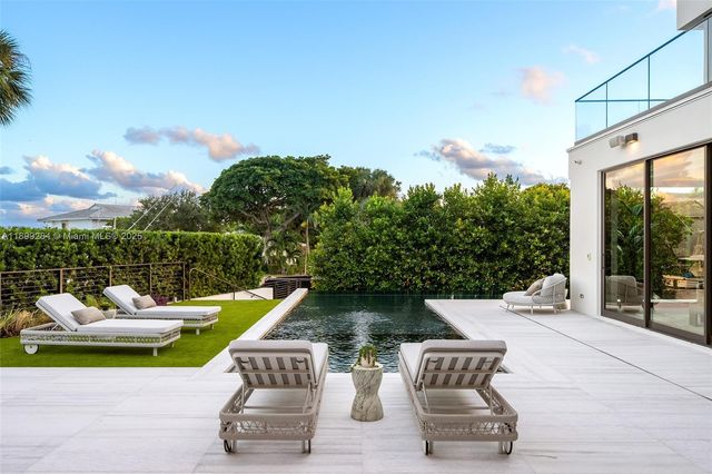 790 Lake Rd, Miami, FL 33137