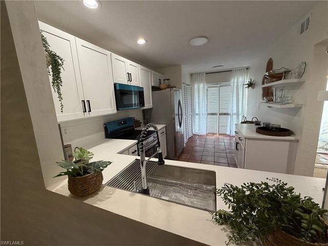 1826 Kings Lake BLVD 203, Naples, FL 34112