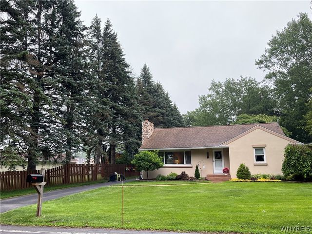 7635 Arnold Drive, Wheatfield, NY 14120