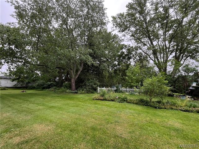 7635 Arnold Drive, Wheatfield, NY 14120