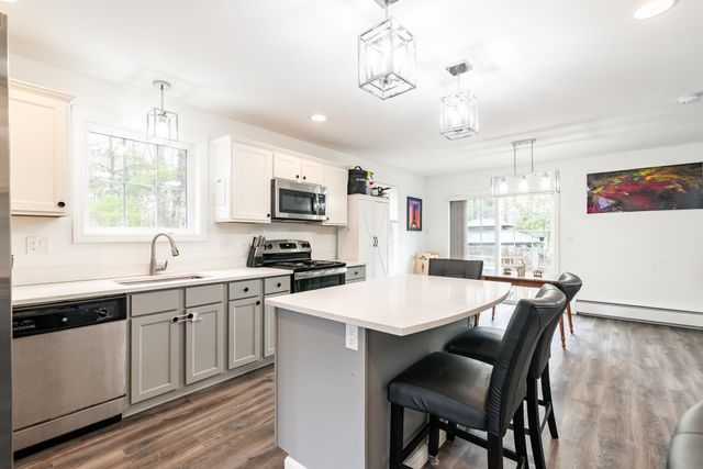 10 Norway Plains Road, Rochester, NH 03868