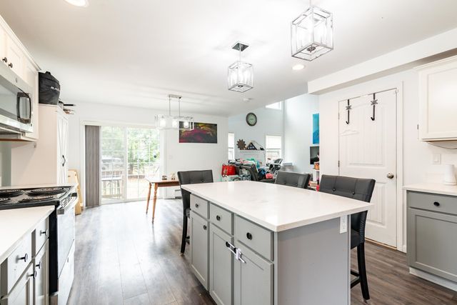 10 Norway Plains Road, Rochester, NH 03868