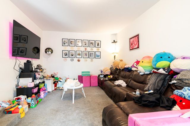 10 Norway Plains Road, Rochester, NH 03868