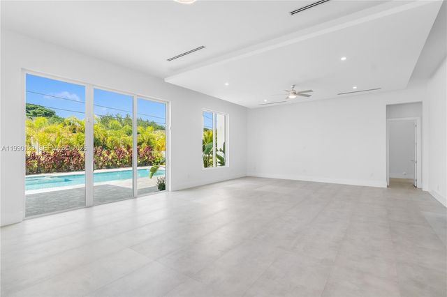 9895 NW 26th St, Doral, FL 33172