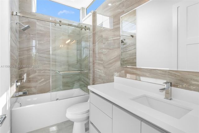 9895 NW 26th St, Doral, FL 33172