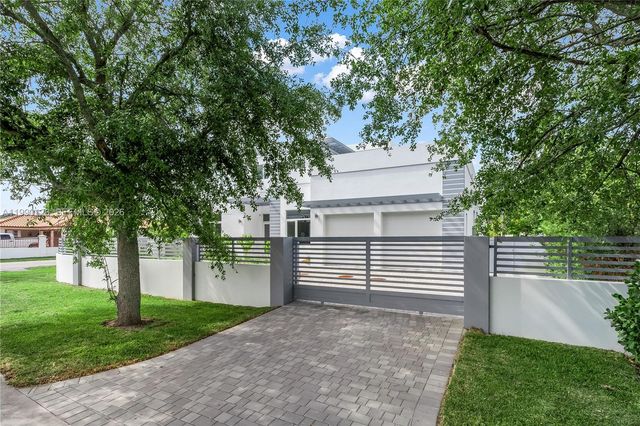 9895 NW 26th St, Doral, FL 33172