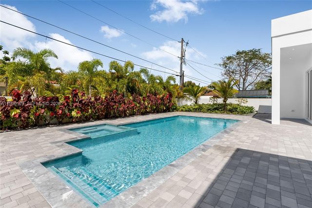 9895 NW 26th St, Doral, FL 33172