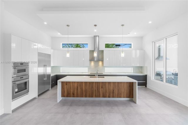 9895 NW 26th St, Doral, FL 33172