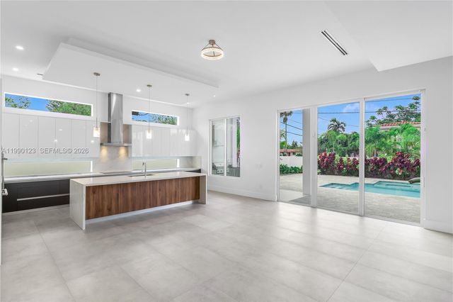 9895 NW 26th St, Doral, FL 33172