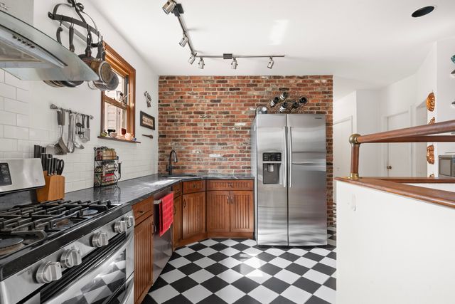 16 CLIFFORD Place, New York City, NY 11222