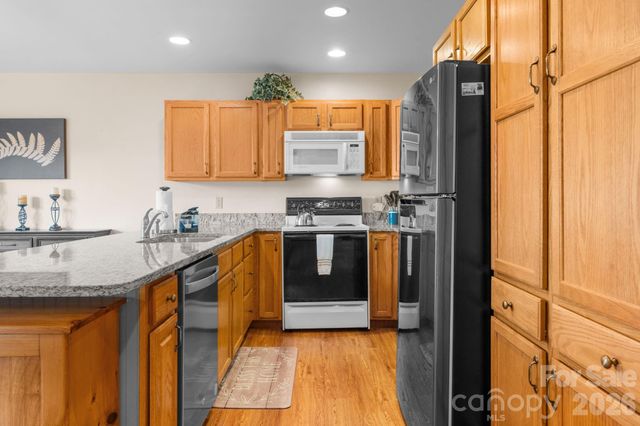 218 Slope View Drive 22, Sugar Mountain, NC 28604