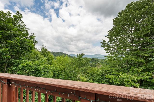 218 Slope View Drive 22, Sugar Mountain, NC 28604