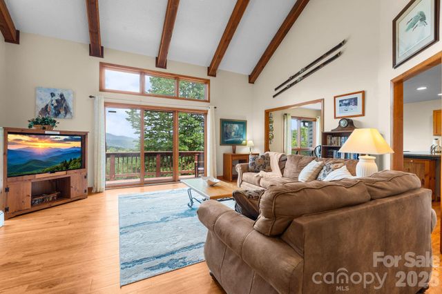 218 Slope View Drive 22, Sugar Mountain, NC 28604