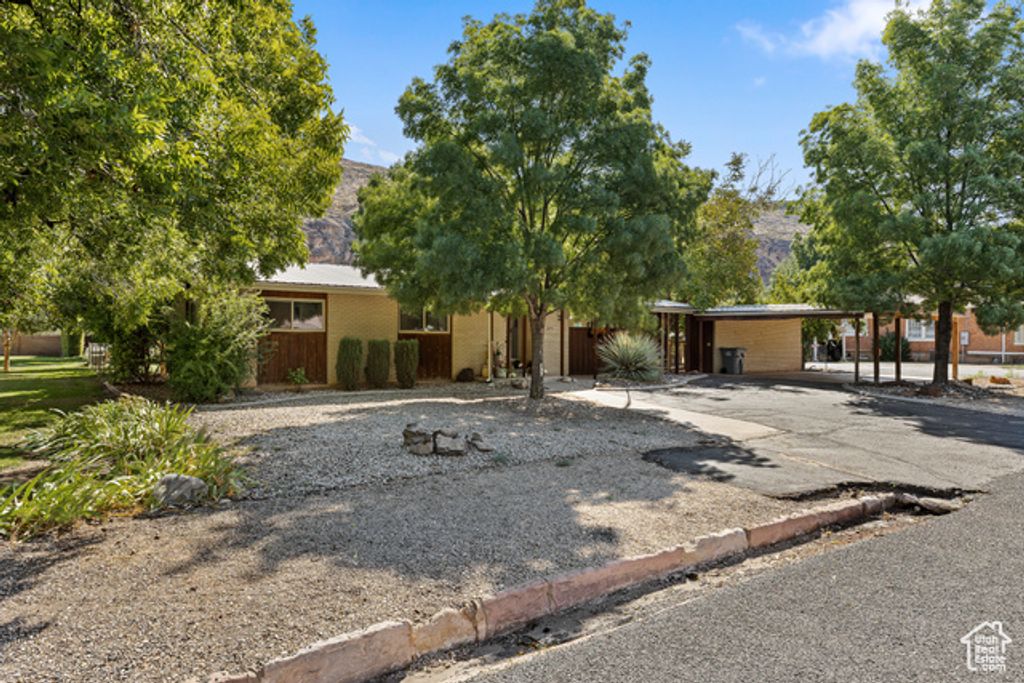 231 S MAIN ST, Hurricane, UT 84737