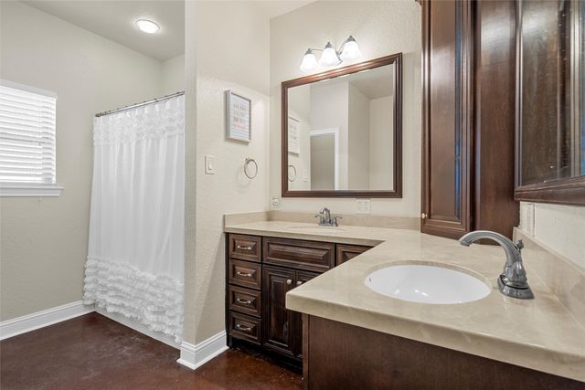 2743 Tokio Road, West, TX 76691