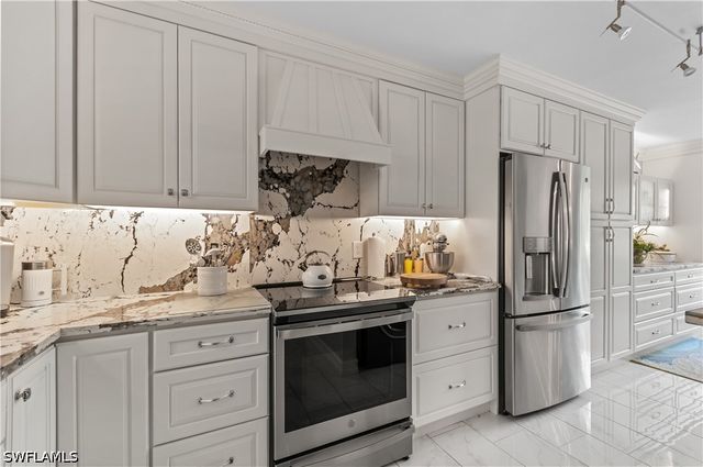 1223 Commonwealth CIR 102, Naples, FL 34116