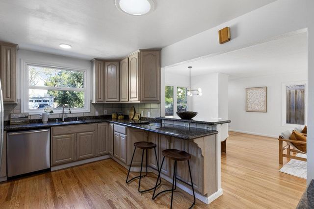 2150 Valparaiso Avenue, Menlo Park, CA 94025