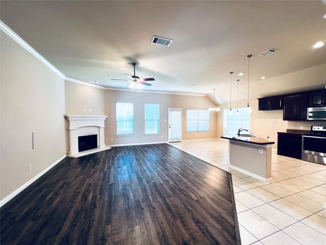 217 Creekwood Drive, Princeton, TX 75407