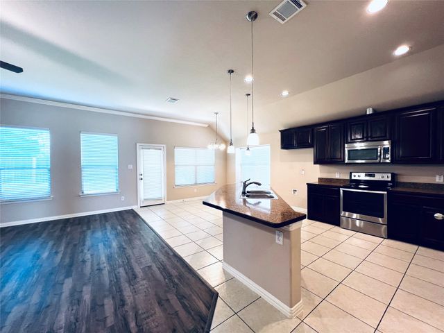 217 Creekwood Drive, Princeton, TX 75407