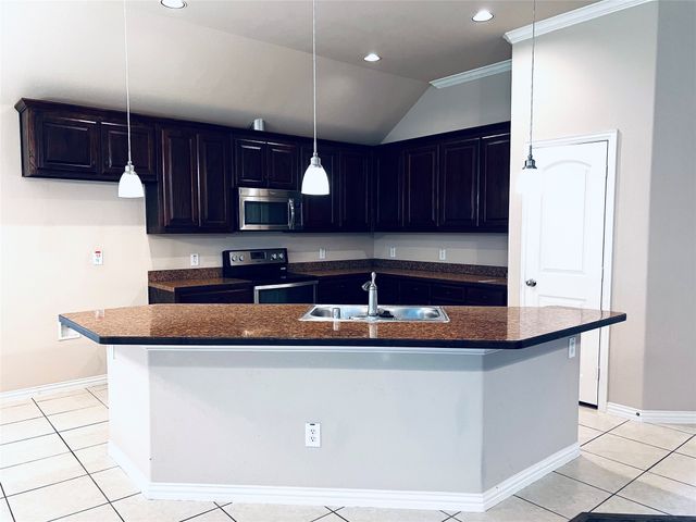 217 Creekwood Drive, Princeton, TX 75407