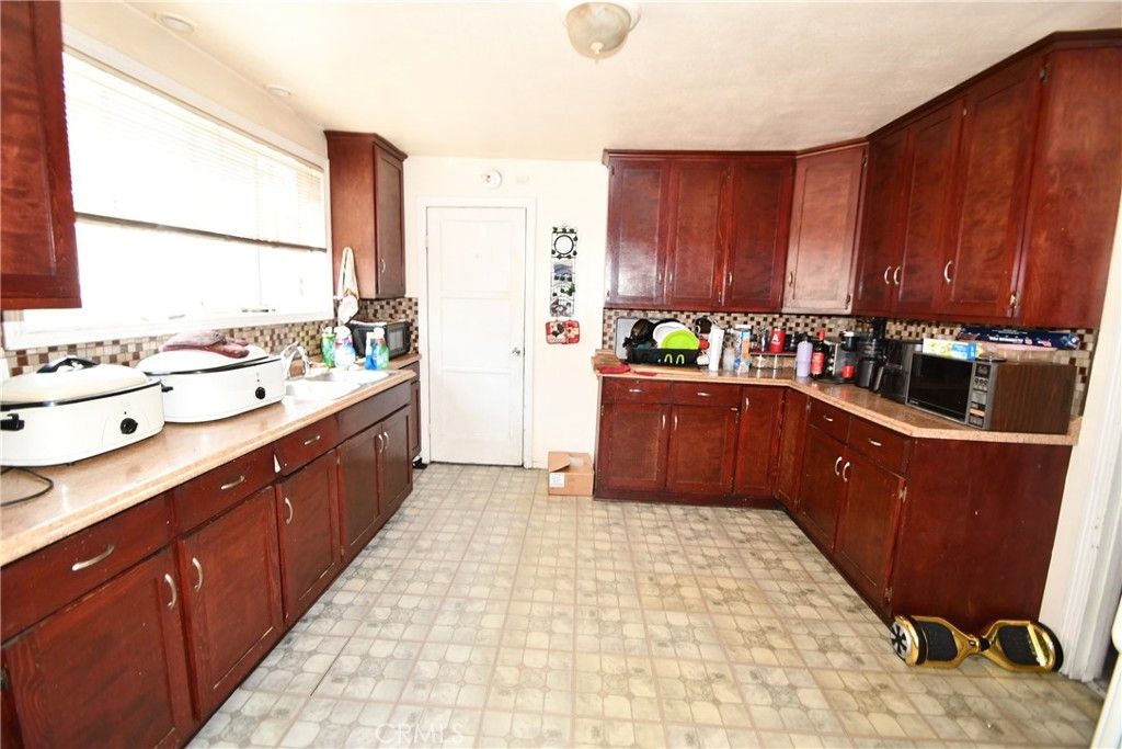 715 W 56th Street, Los Angeles, CA 90037 — photo 5