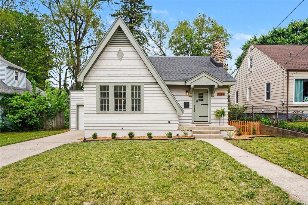 1724 Rossman Avenue, Grand Rapids, MI 49507